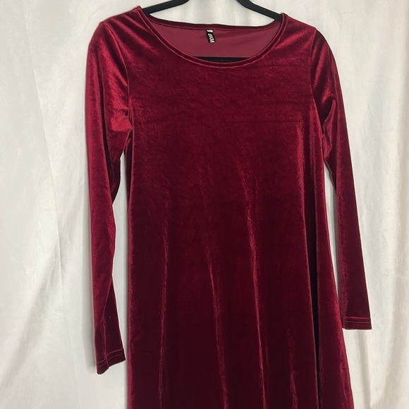 BKM LONG SLEEVE RED VELVET DRESS (S) - Picture 3 of 6